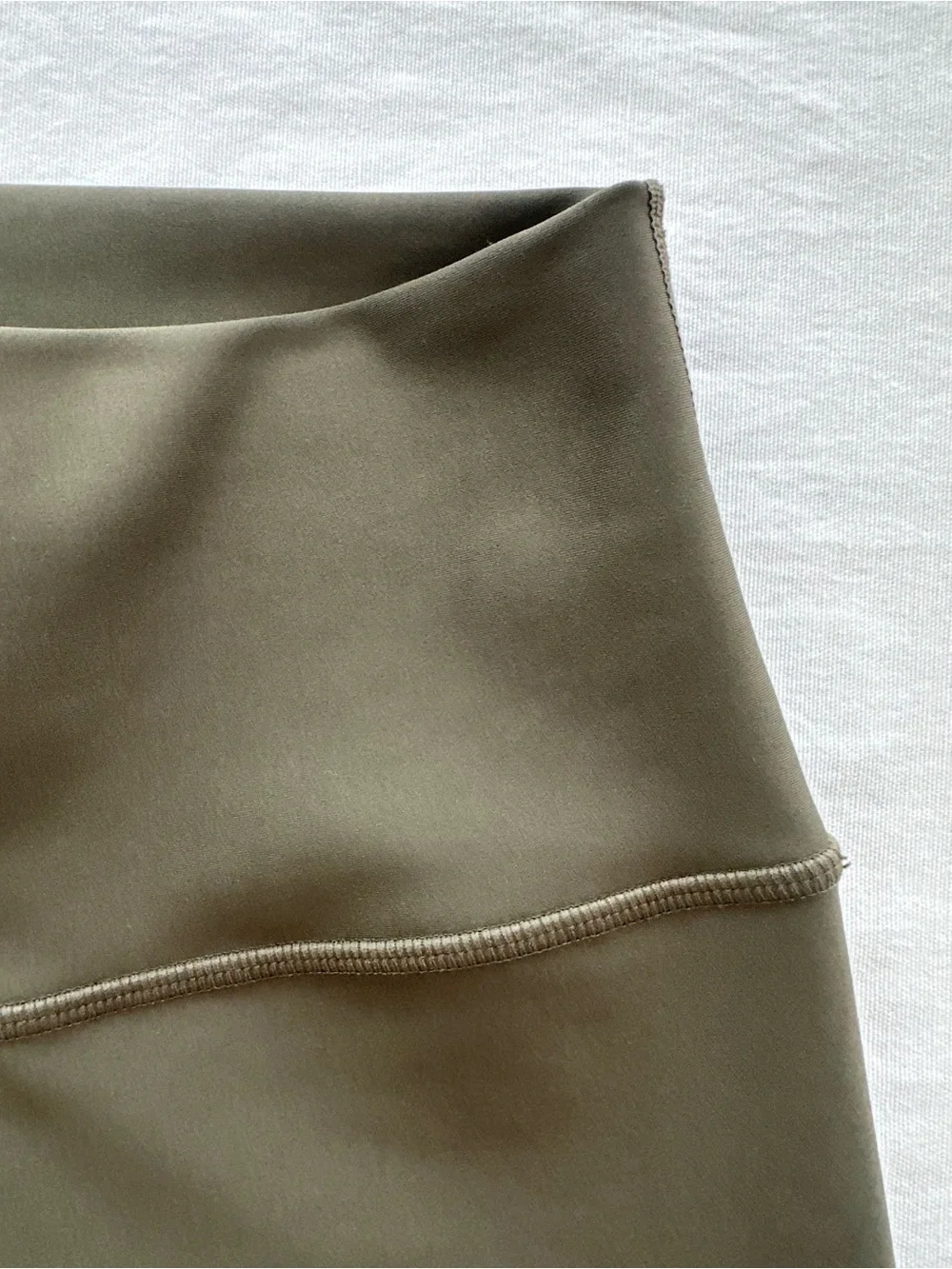 ALO Yoga Olive Green High-Rise Leggings with Subtle Logo